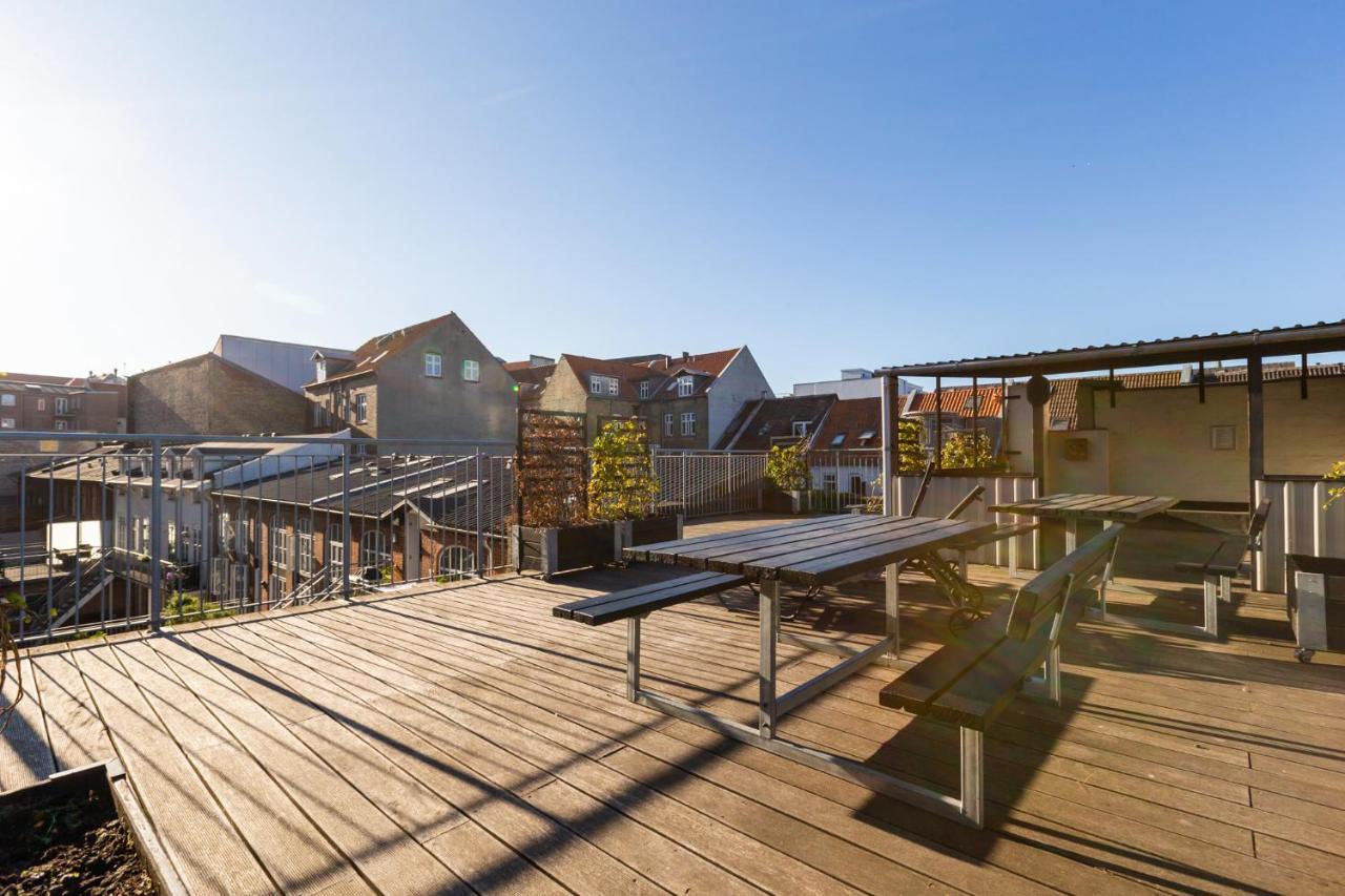 200 M Fra Rutebilstation - Privat Terrasse, Grill Apartment Aarhus Exterior photo