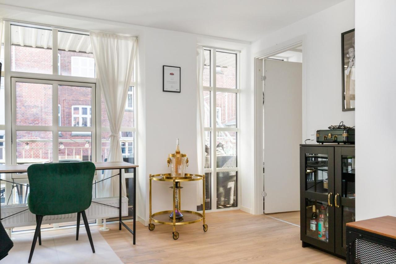 200 M Fra Rutebilstation - Privat Terrasse, Grill Apartment Aarhus Exterior photo