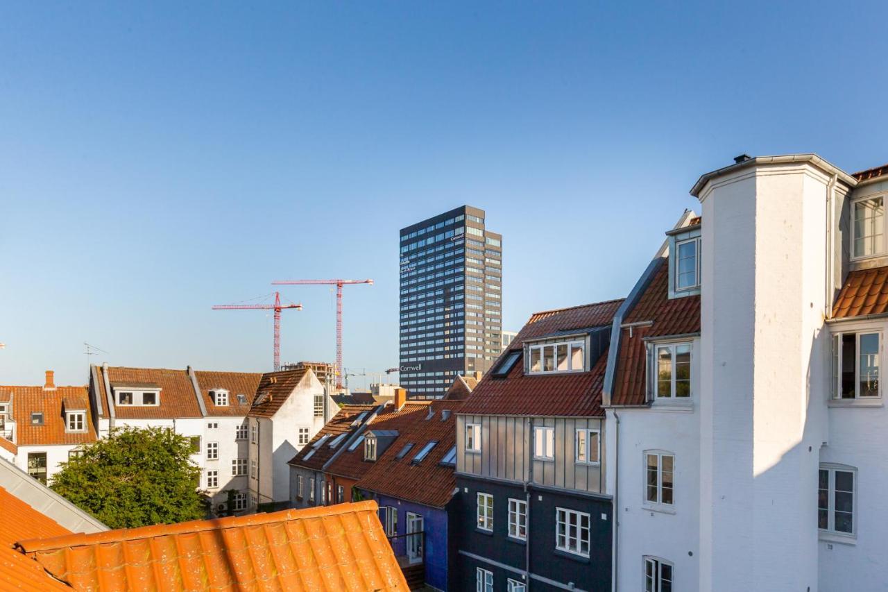 200 M Fra Rutebilstation - Privat Terrasse, Grill Apartment Aarhus Exterior photo
