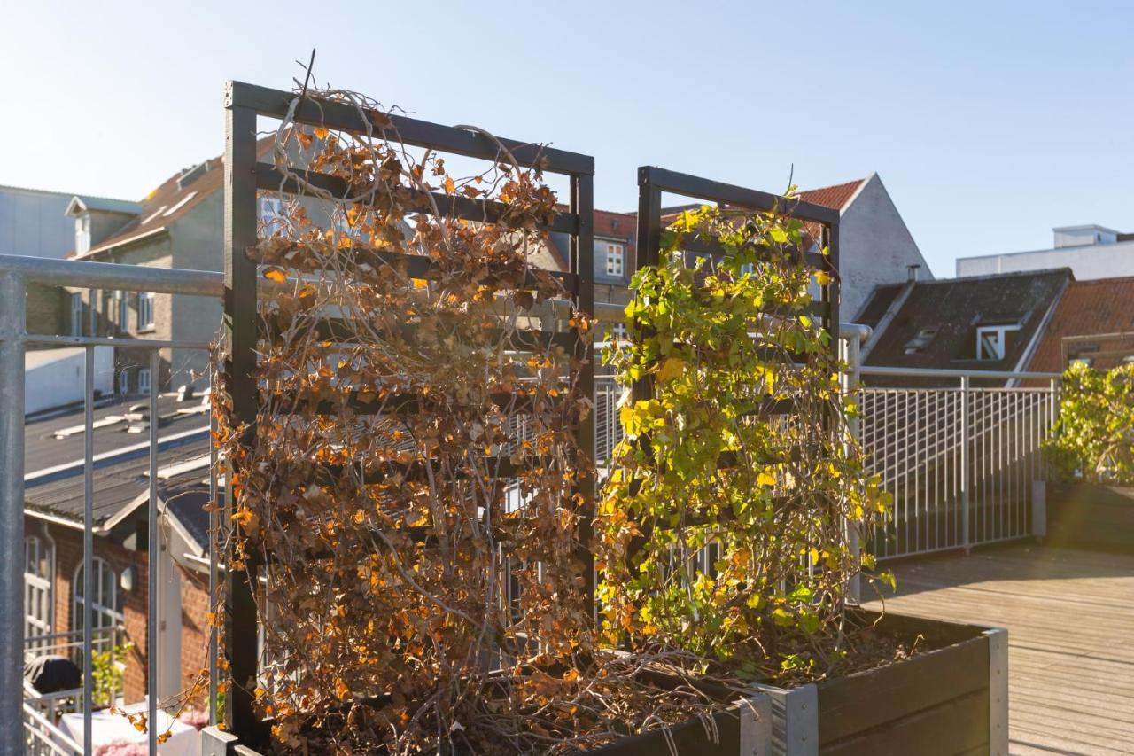 200 M Fra Rutebilstation - Privat Terrasse, Grill Apartment Aarhus Exterior photo